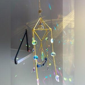 ✨2 for $50✨ Geometrical chandelier gold toned suncatcher with lapis Blue stones